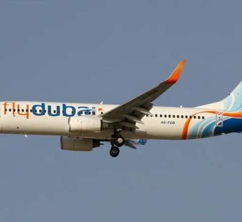 Dubaya uçan təyyarə Bakıya təcili eniş etdi 