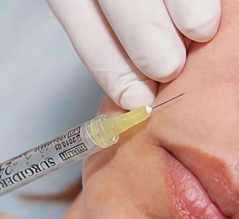 Üzünə dolğu etdirənlərə xəbərdarlıq: Toxuma itkisi və korluq yarana bilər 