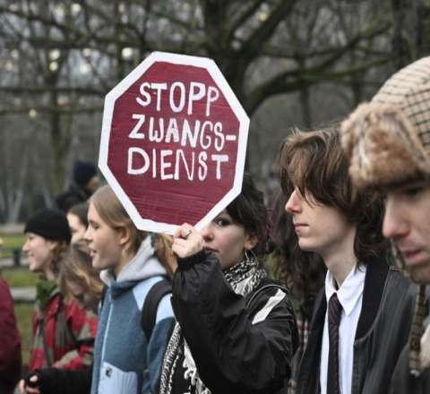 Almaniyada gənclər etiraza qalxdı 