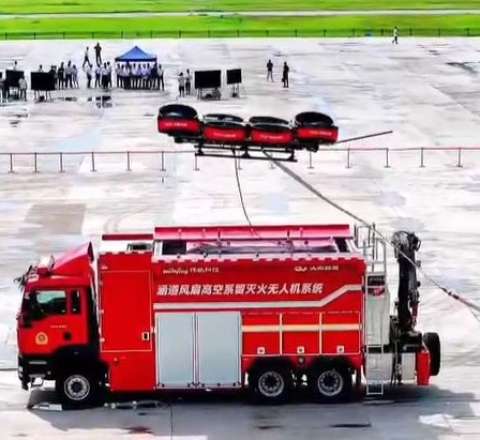 Dronlu yanğınsöndürmə maşını təqdim olundu: 200 metrə qalxıb su çiləyən cihaz... - FOTO 