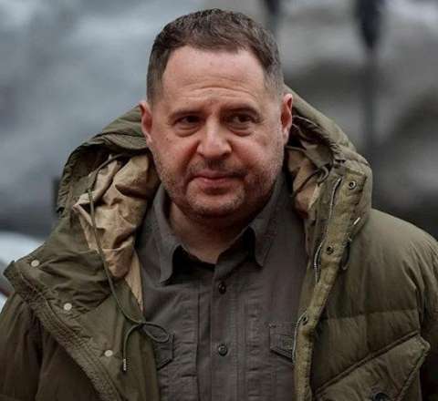 “Yermak işdən çıxarıldıqdan sonra ən azı on vəzifəsində qalıb” − KİV 