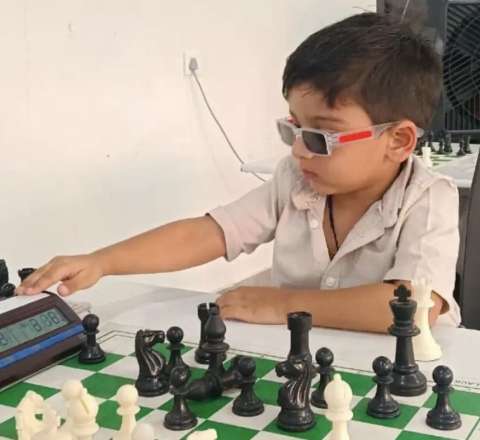 3 yaşlı şahmatçı dünya rekordu qırdı 