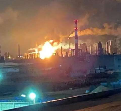 Rusiyaya kütləvi PUA hücumu: Neft zavodu vuruldu – VİDEO 