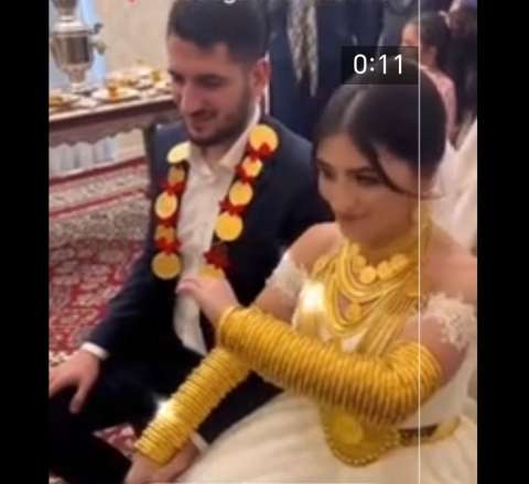 Azərbaycanda gəlinə kilolarla qızıl taxdılar - VİDEO 