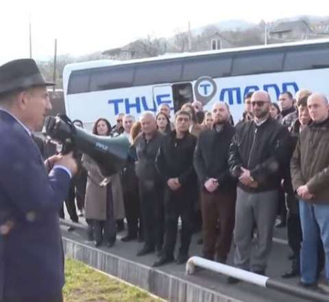 Paşinyan Ermənistan və Azərbaycan sərhədində sakinlərlə görüşdü 
