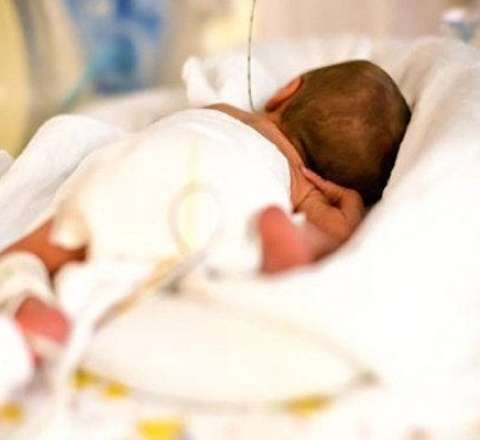 Sumqayıtda 7 aylıq körpə qızdırmadan öldü 