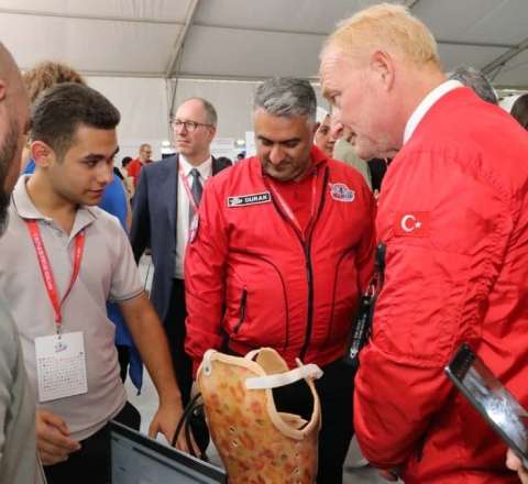 Azərbaycanlı həkimlə oğlunun ixtira etdiyi “Ağıllı korset" - Qızıl medal aldı