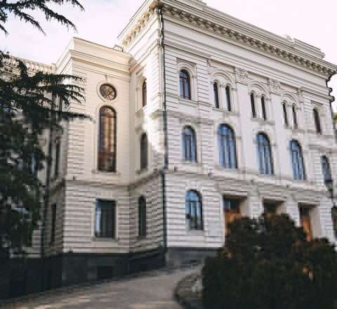 Qonşu ölkədə ali məktəblərdə təhsil müddəti qısaldıldı 