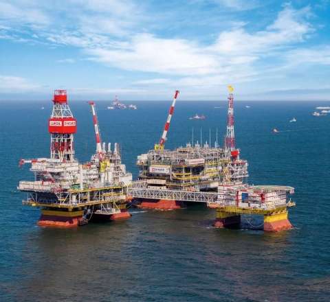 Xəzərdə Rusiyanın neft platforması vuruldu 