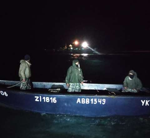 Xəzər köməksiz qalan 3 balıqçı xilas edildi - VİDEO 