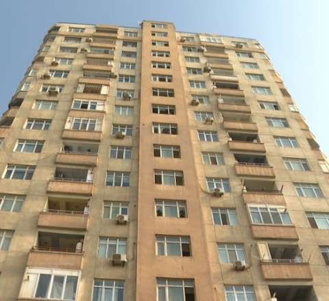 Yanğın baş verən binanın sakinlərinə kompensasiya verilib? – “Bank hesabındadır” – VİDEO 