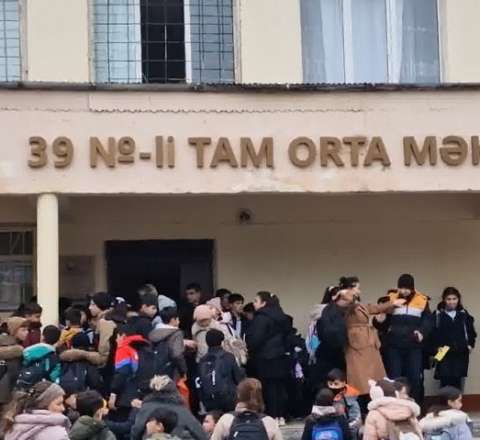 Valideynlər məktəb rəhbərliyindən şikayətçidirlər – VİDEO 