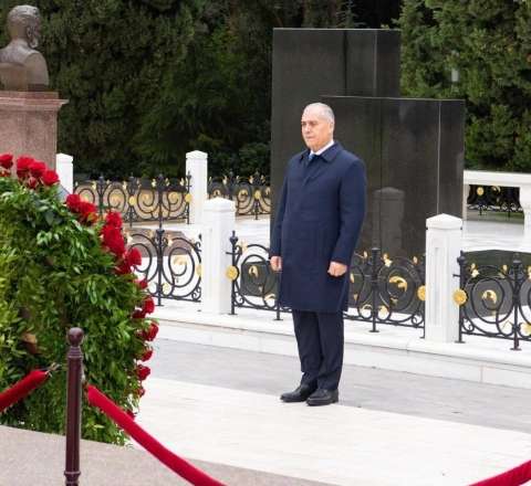 DTX rəisi Heydər Əliyevin məzarını ziyarət etdi - VİDEO 