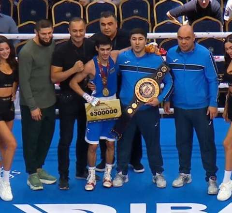 19 yaşlı boksçumuz erməniyə qalib gələrək, dünya çempionu oldu 