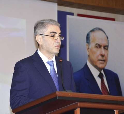 Yeni icra başçısı 23 illik müavini işdən çıxardı 