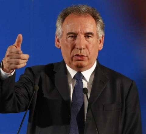 Fransanın keçmiş baş naziri xəstəxanaya yerləşdirildi 