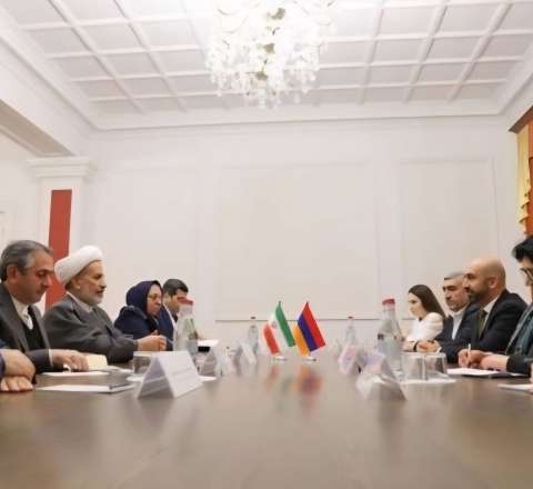 İran millət vəkilləri Ermənistana getdi 