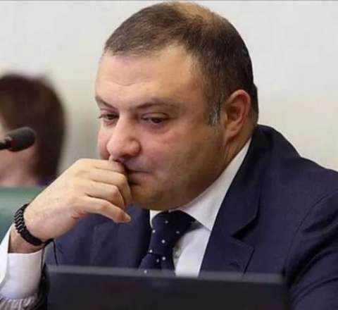 Azərbaycanlı senator axtarışa verildi: "çirkli pullar"ın yuyulması İTTİHAMI 