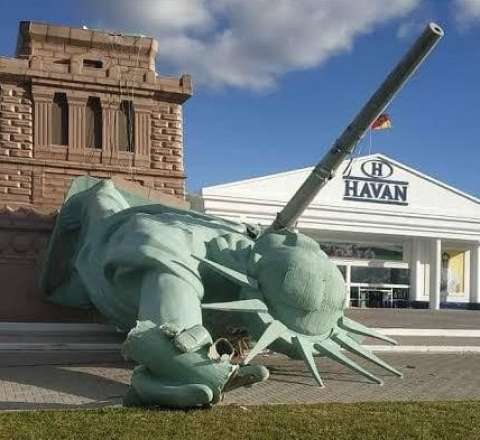 Güclü külək Braziliyanın “Azadlıq heykəli”ni aşırdı – VİDEO 