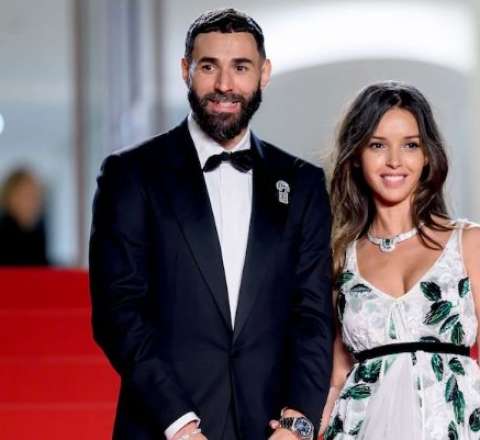 Məşhur futbolçu sevgilisi ilə görüşmək üçün Luvr muzeyini icarəyə götürdü 