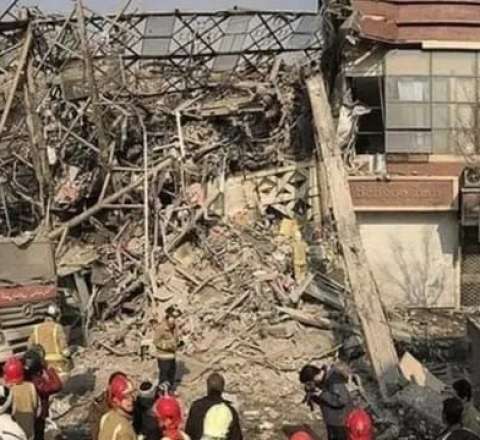 İranda yaşayış binası çökdü 