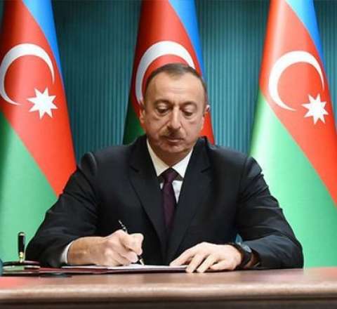 Prezident bu universitetin əməkdaşlarını təltif etdi 