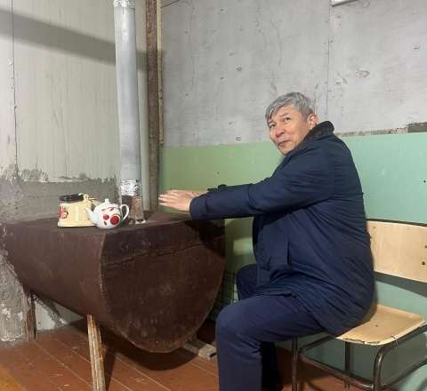 Qırğızıstanlı   səfirin   Ağdamda səmimi görüntüləri: Bulaqdan su içdi, şəhidlərin ruhuna dualar  oxudu -  FOTOLAR  