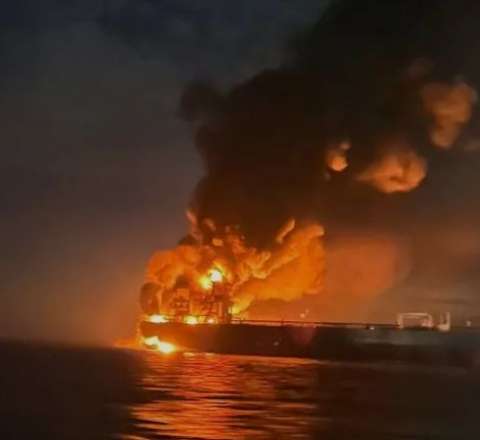 “Kölgə donanması”na aid gəmi vuruldu – Ukrayna ordusu ölkədən 2000 km aralıda əməliyyat keçirdi – VİDEO 