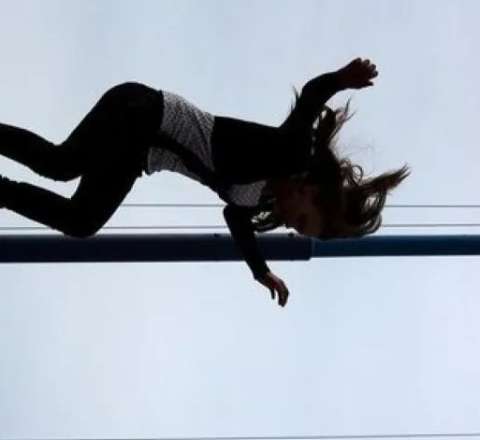 Bakıda gənc qız 14-cü mərtəbədən yıxılıb öldü 