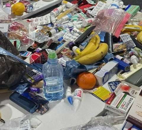 Putinin mətbuat konfransına gələnələrin bu əşyaları alındı – FOTO 