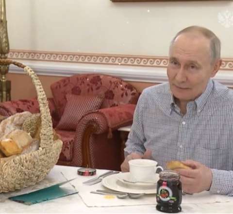 Rusiyada iş adamı Putinə "pirojki" göndərdi 