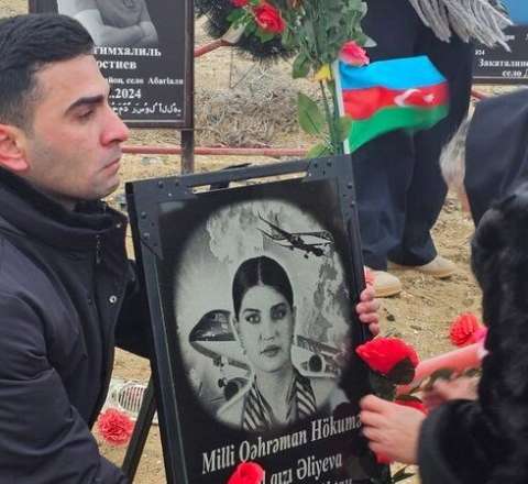 Qəzaya uğrayan təyyarəmizdə həlak olanların yaxınları Aktauya getdi - VİDEO 