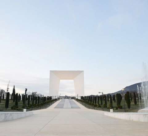 İlham Əliyev Xankəndidə Zəfər parkının açılışında iştirak edib 