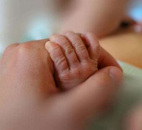 10 aylıq körpəyə görə həkimə töhmət verildi - RƏSMİ 