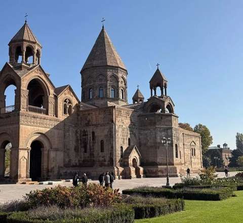 Ermənistanda kilsənin torpaq sahələrinə mülkiyyət hüququ alına bilər 