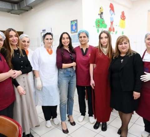 Leyla Əliyeva, Arzu Əliyeva və Alyona Əliyeva xüsusi internat məktəbində oldu 