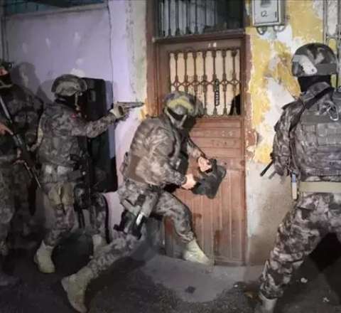 İstanbulda İŞİD-ə qarşı əməliyyat – Terrorçular yeni ildə hücuma hazırlaşırdı 