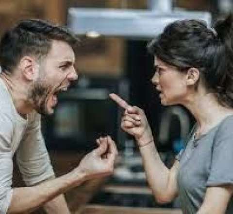 İctimai yerlərdə aqressiv davranışlar: Səbəb nədir?  