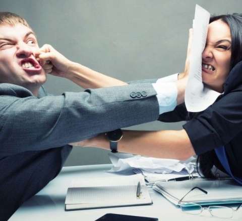 İctimai yerlərdə aqressiv davranışlar: Səbəb nədir?  