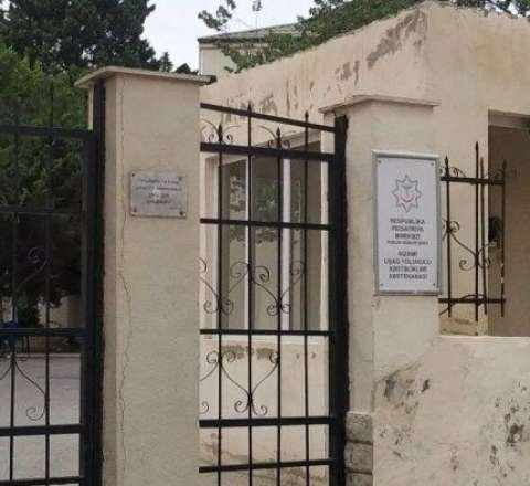 Bakıda uşaq xəstəxanasında BİABIRÇILIQ - Sistem şlanqı tapılmadı, valideyn gecə aptekləri gəzməli oldu 