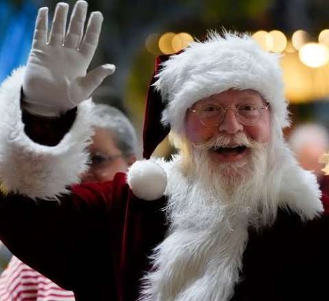 İranda Santa Klausla şəkil çəkdirmək qadağan olundu 