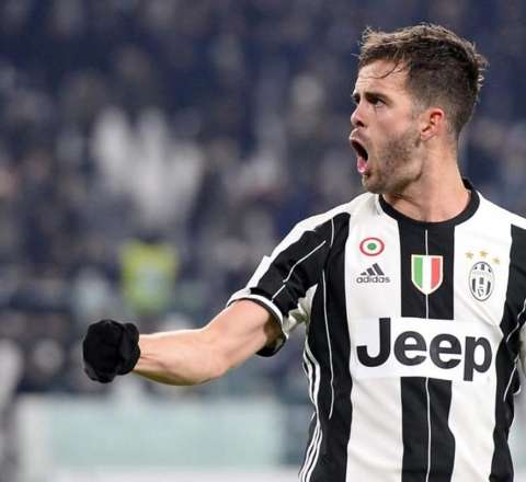 Məşhur futbolçu karyerasını yekunlaşdırdı 