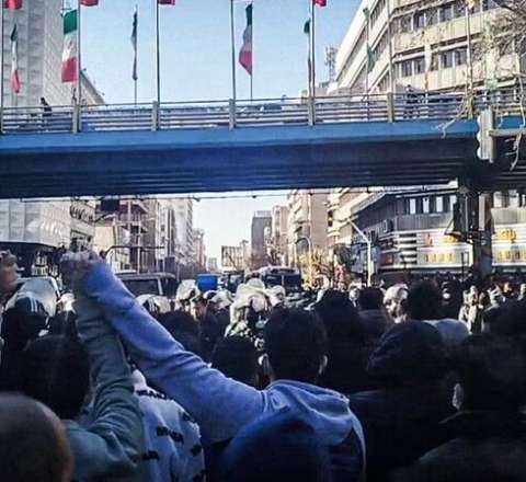 İranı kütləvi etirazlar bürüdü  