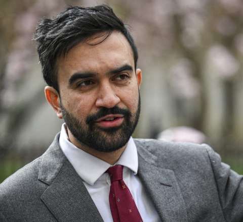 Nyu-Yorkun ilk müsəlman meri and içdi 