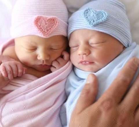 Bakıda əkizlərdən biri evdə, digəri xəstəxanada doğuldu 