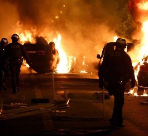 Yeni il şənlikləri zamanı 813 avtomobil yandırıldı 