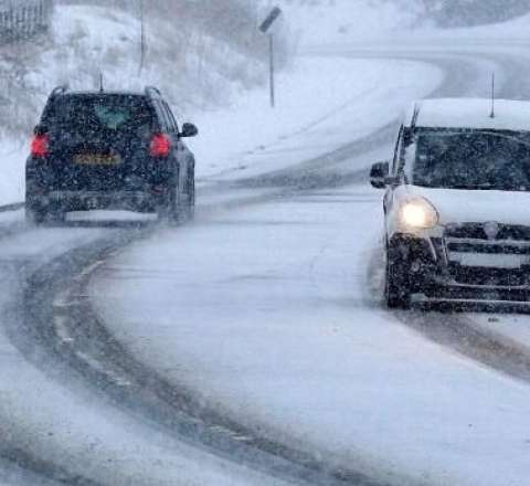 Qar yağır, axşam yollarda buzlanma olacaq 