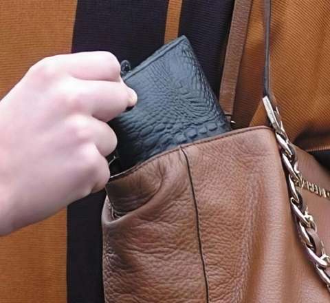 Bakıda kömək etdikləri qadını talayan iki şəxs saxlanıldı 