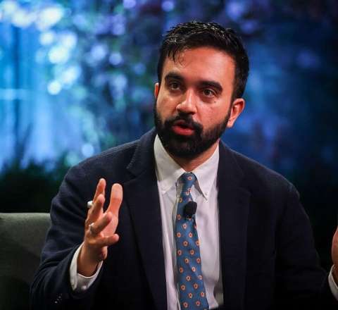 Nyu Yorkun müsəlman meri ilk gündə sələfinin fərmanlarını ləğv etdi 