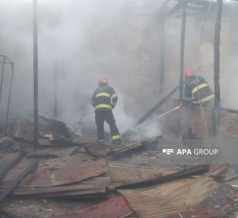 Gəncədə bitişik evlər yandı - FOTOLAR 